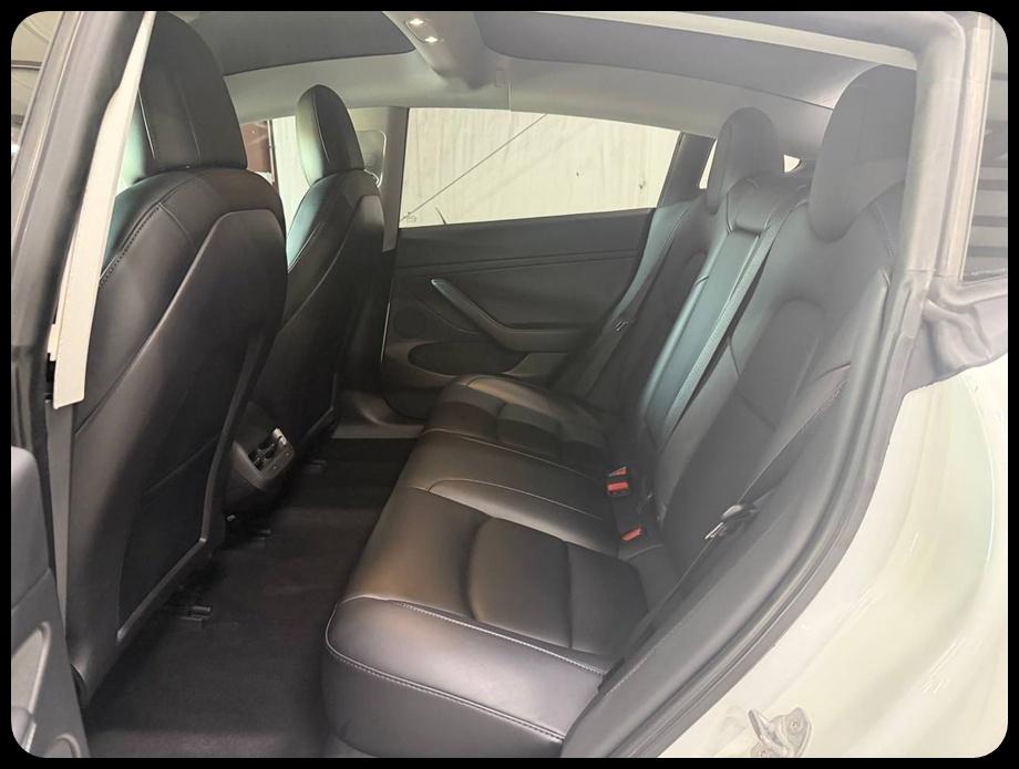 Tesla Model 3  2021