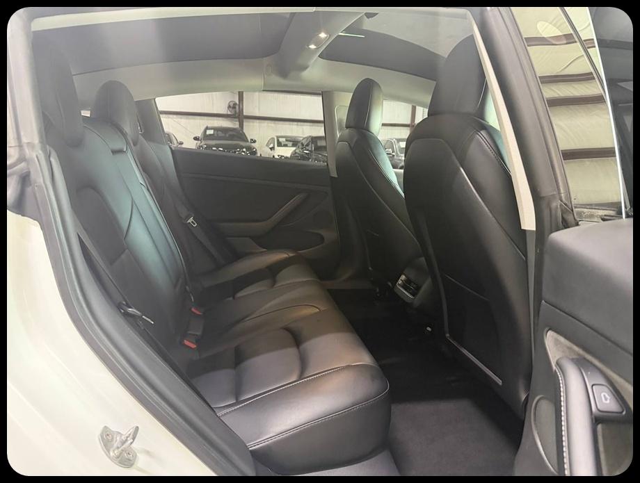 Tesla Model 3  2021