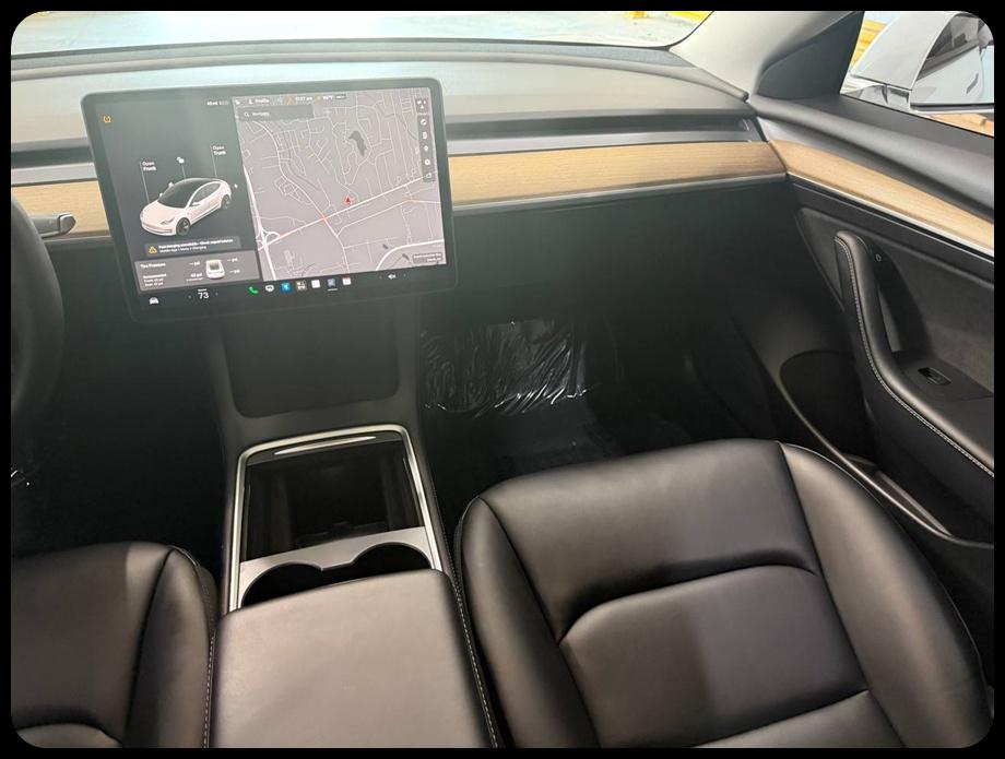 Tesla Model 3  2021
