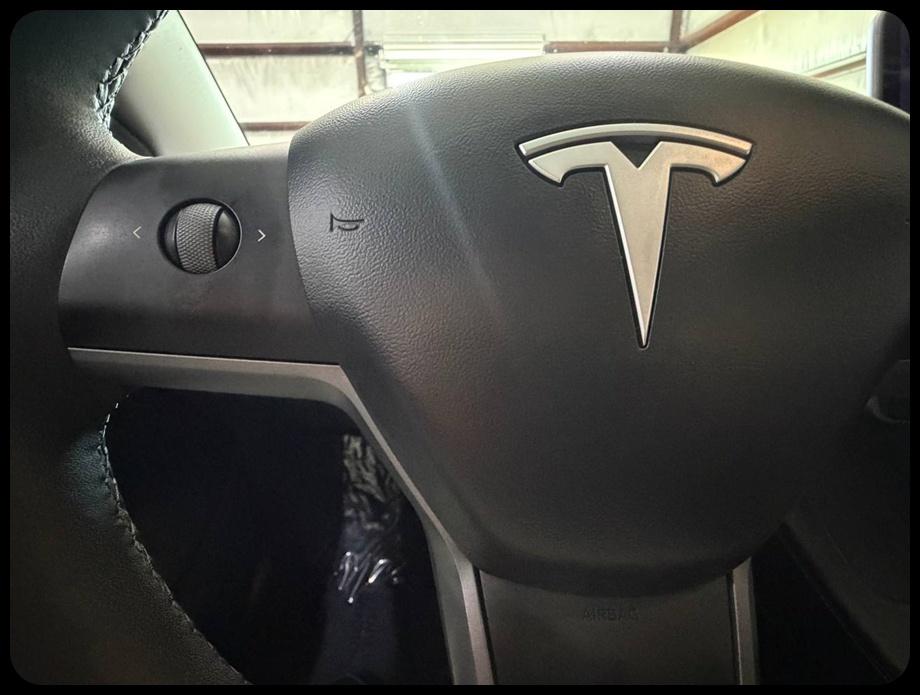 Tesla Model 3  2021