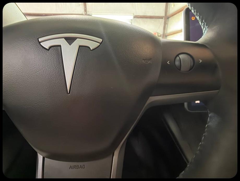 Tesla Model 3  2021