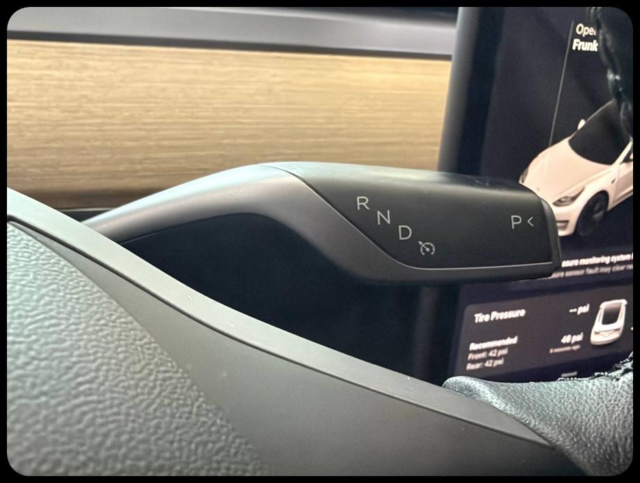 Tesla Model 3  2021