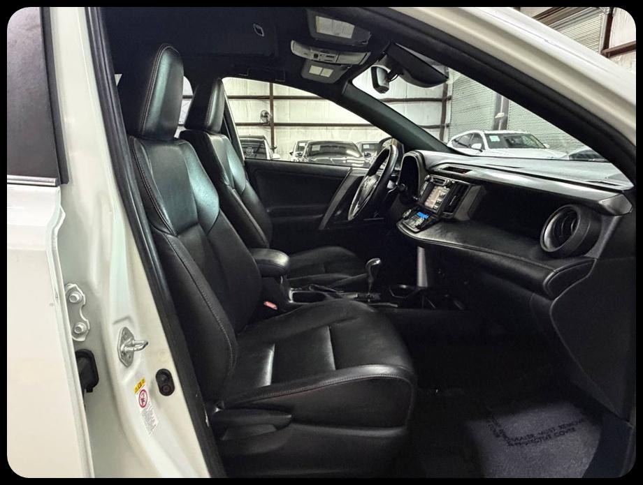 Toyota RAV4 SE 4WD 2017