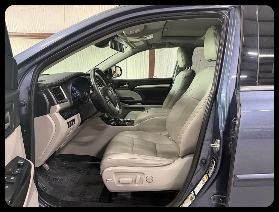Toyota Highlander XLE AWD V6 2019