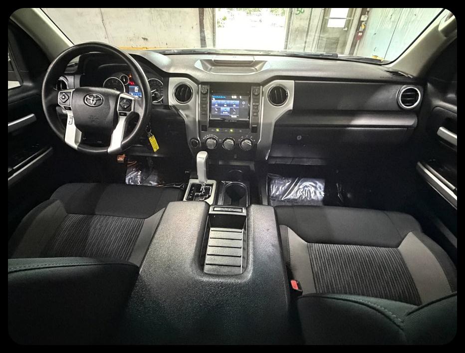 Toyota Tundra SR5 Double Cab 5.7L 4WD 2016
