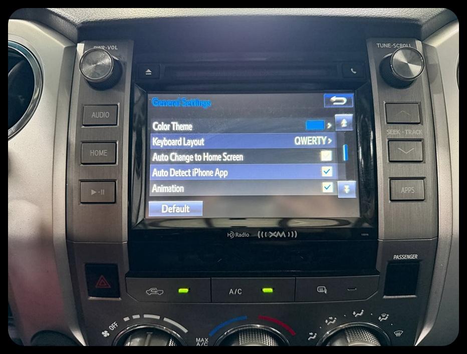 Toyota Tundra SR5 Double Cab 5.7L 4WD 2016