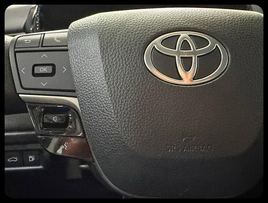 Toyota Camry Hybrid LE 2025