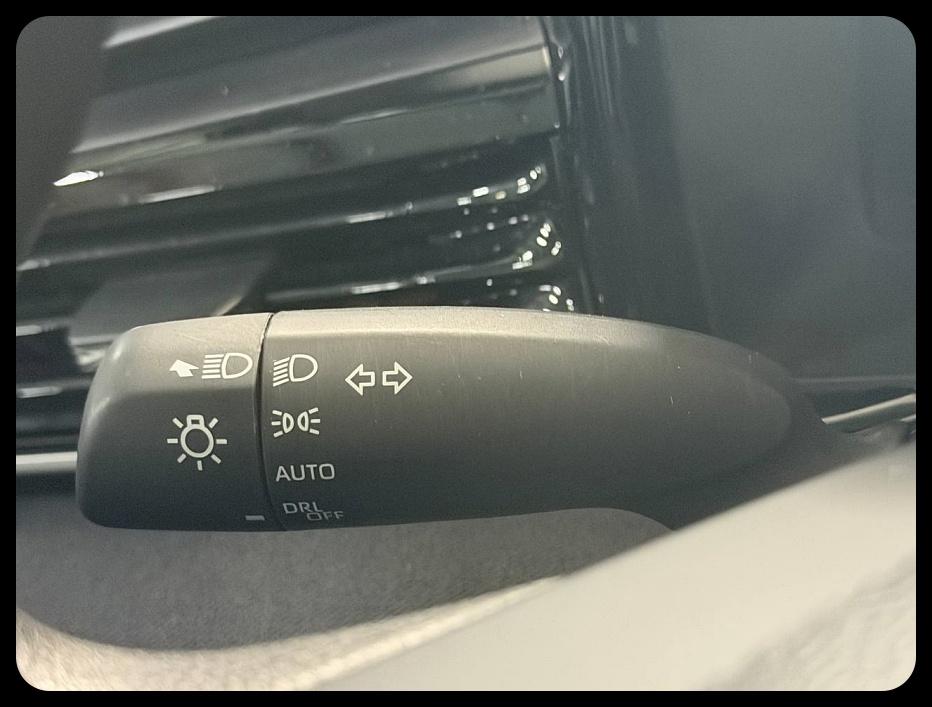 Toyota Camry Hybrid LE 2025