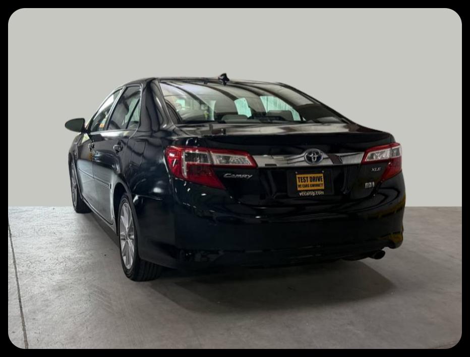 Toyota Camry Hybrid XLE 2013