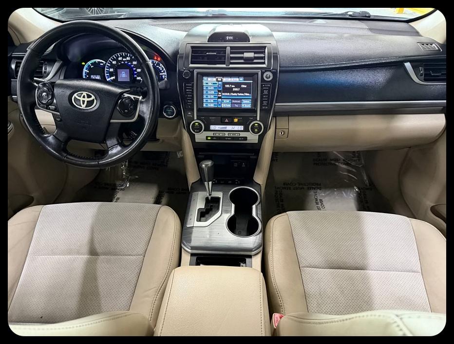 Toyota Camry Hybrid XLE 2013
