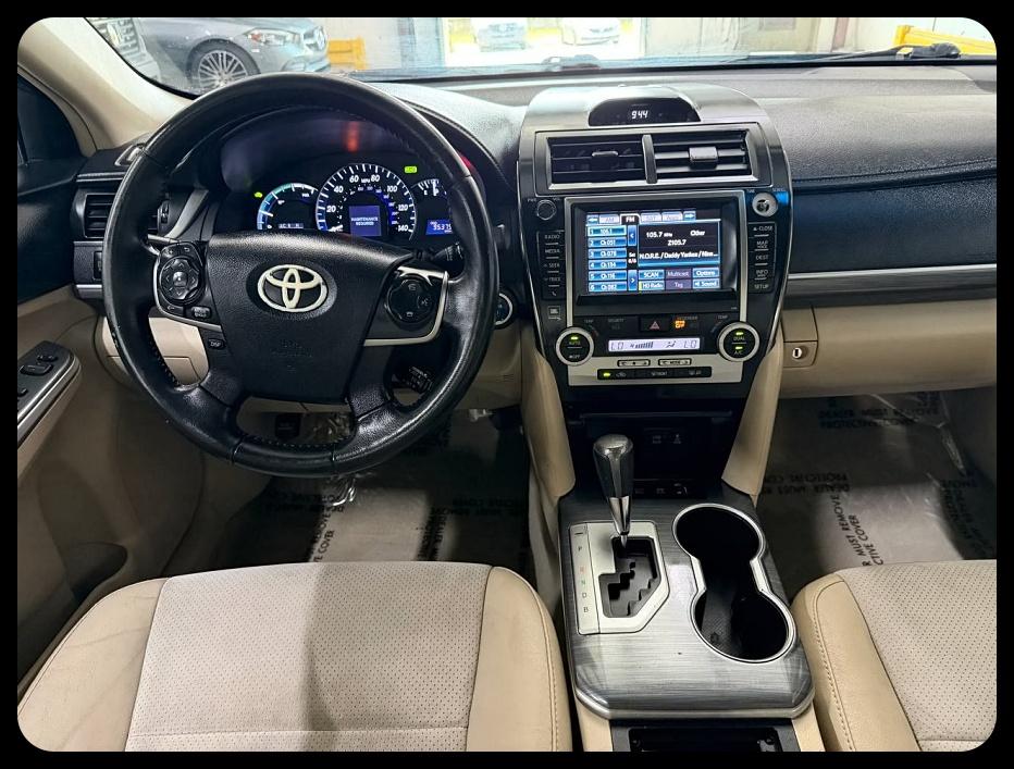 Toyota Camry Hybrid XLE 2013