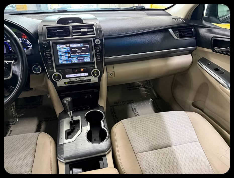 Toyota Camry Hybrid XLE 2013