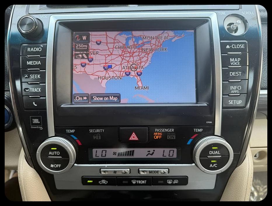 Toyota Camry Hybrid XLE 2013