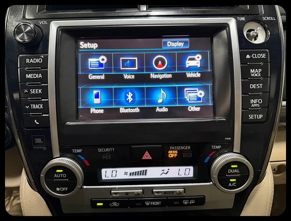Toyota Camry Hybrid XLE 2013