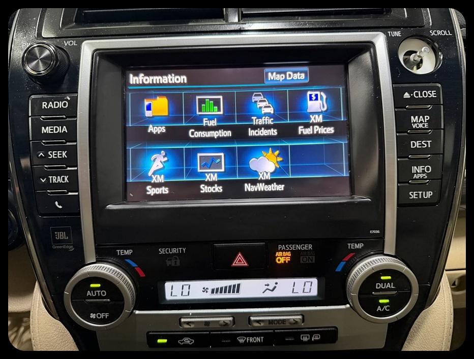Toyota Camry Hybrid XLE 2013