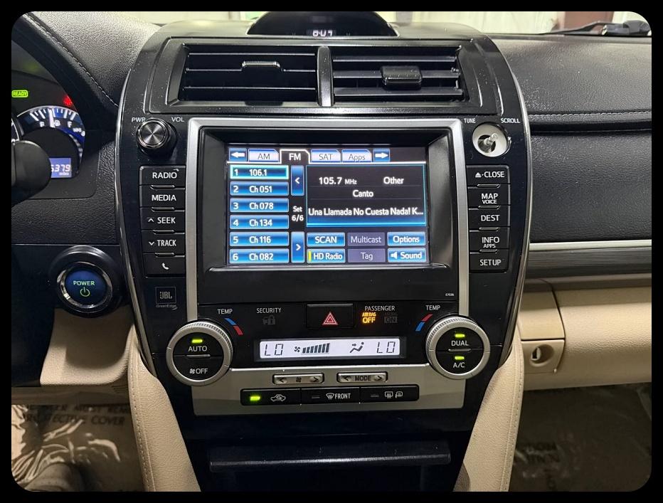 Toyota Camry Hybrid XLE 2013