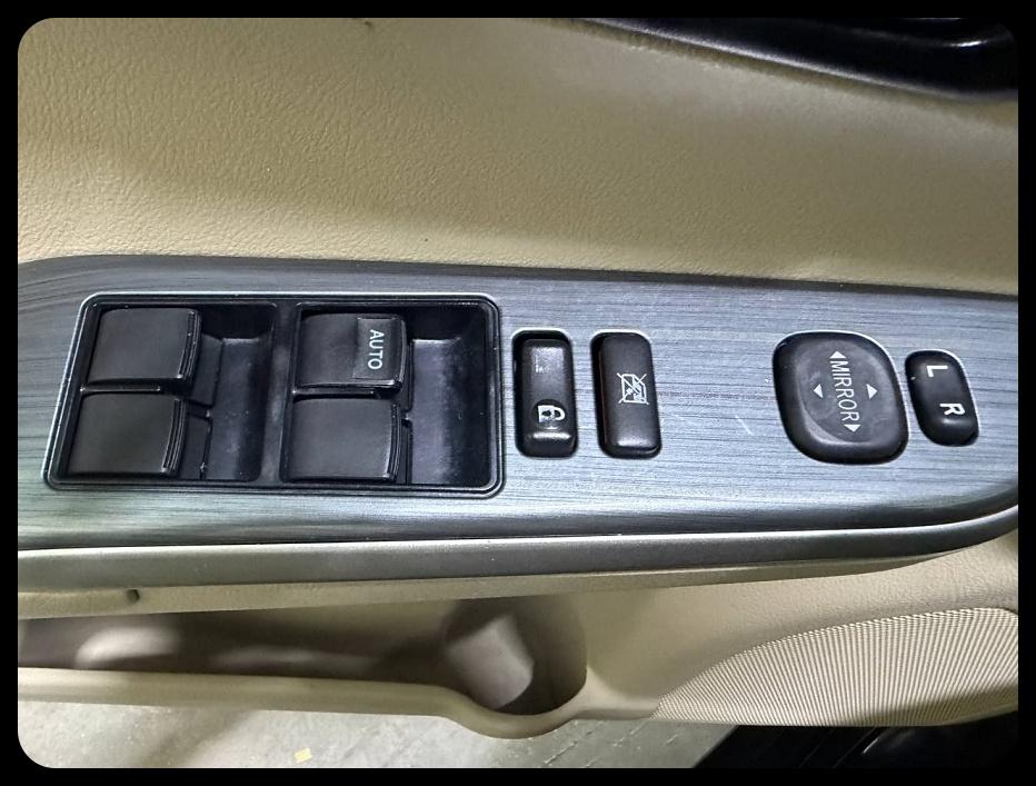 Toyota Camry Hybrid XLE 2013