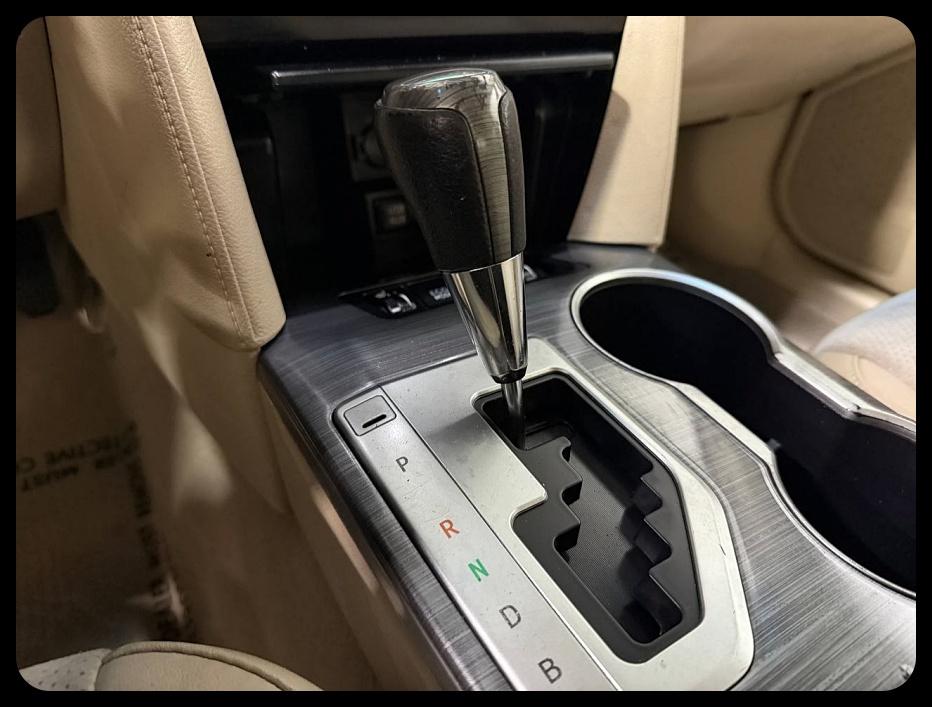 Toyota Camry Hybrid XLE 2013