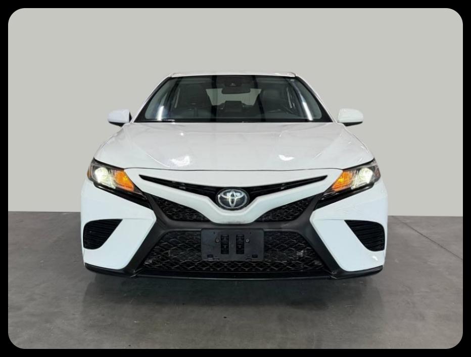 Toyota Camry SE 2020