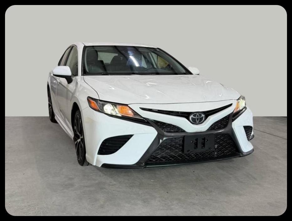 Toyota Camry SE 2020