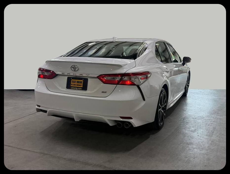Toyota Camry SE 2020