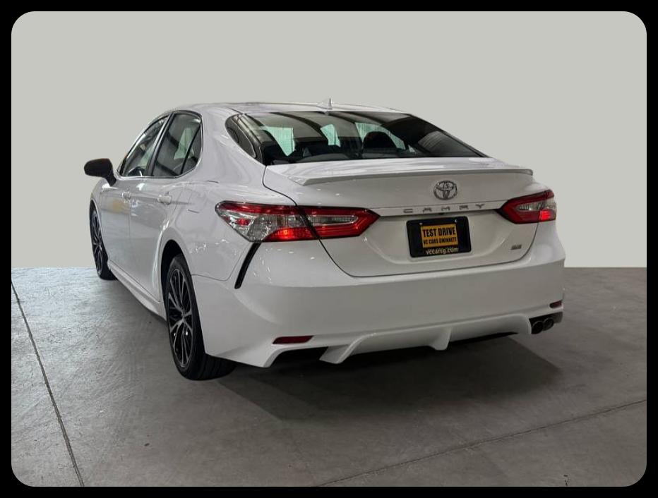 Toyota Camry SE 2020