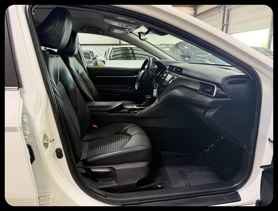 Toyota Camry SE 2020