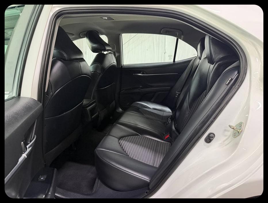 Toyota Camry SE 2020