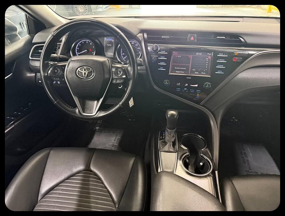 Toyota Camry SE 2020