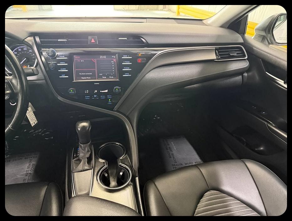 Toyota Camry SE 2020