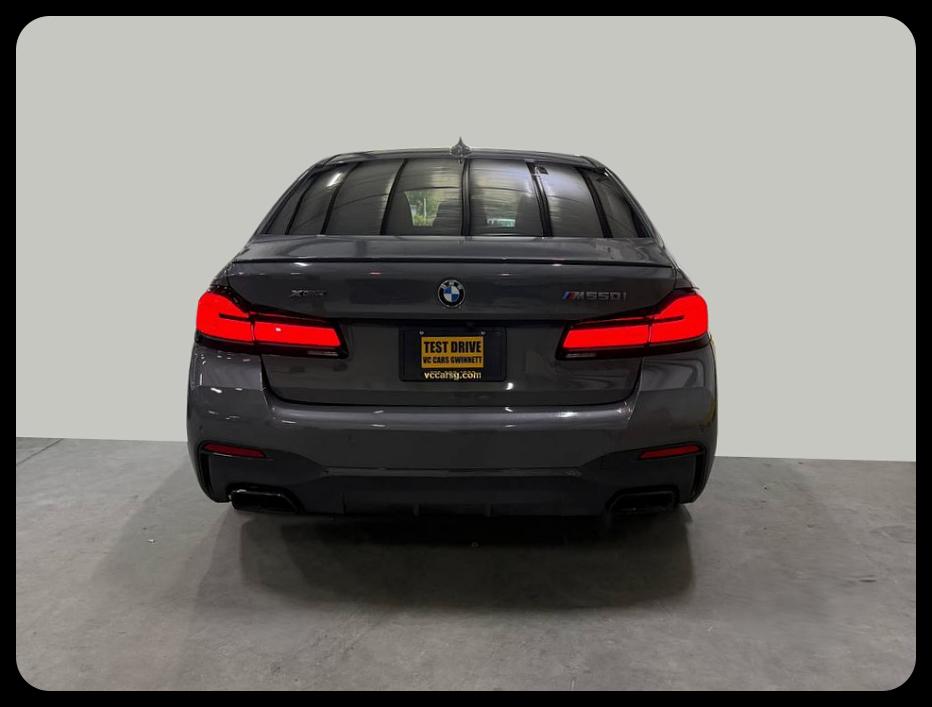 BMW 5-Series M550i xDrive 2021