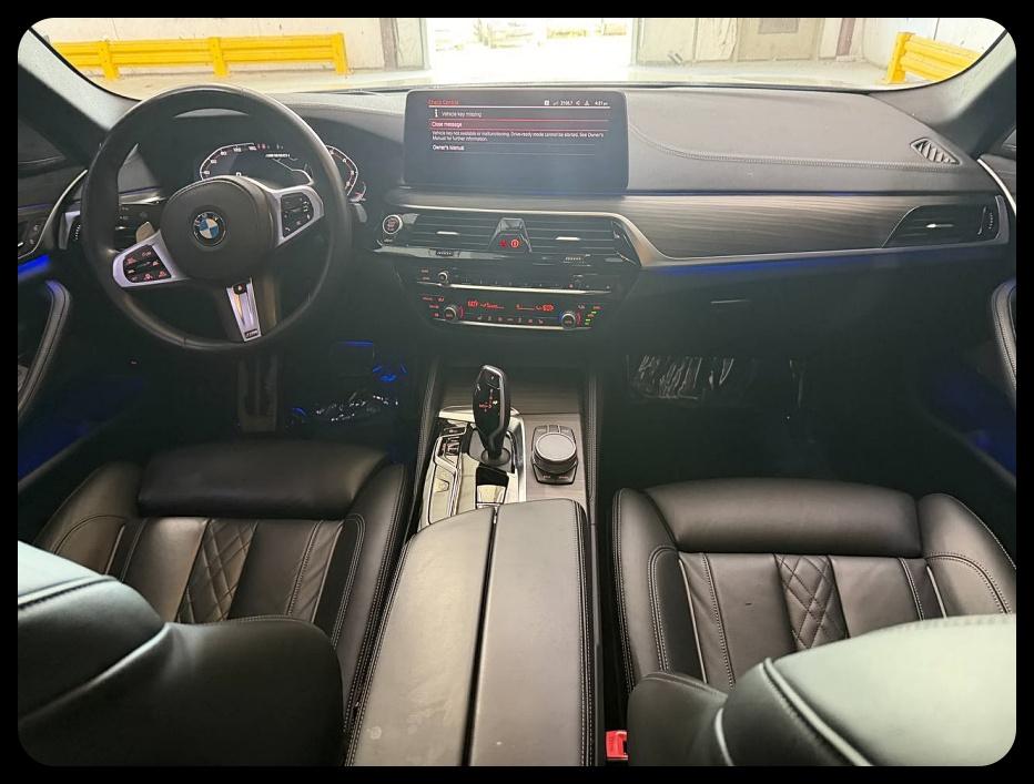 BMW 5-Series M550i xDrive 2021