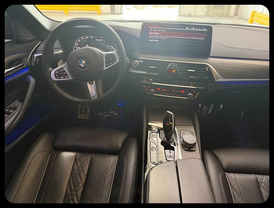 BMW 5-Series M550i xDrive 2021
