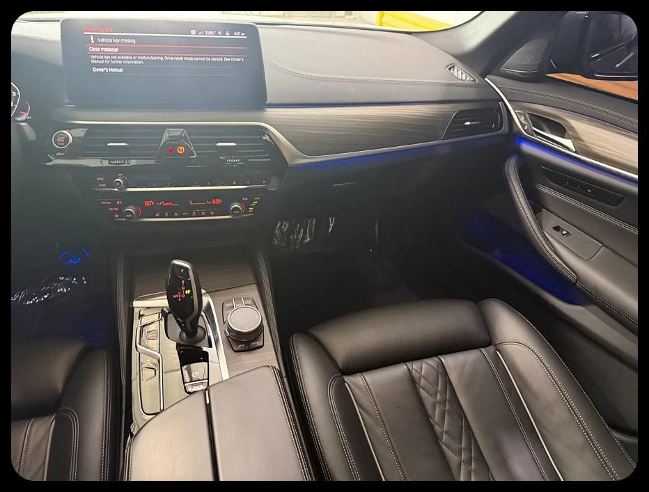BMW 5-Series M550i xDrive 2021