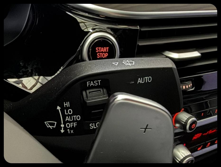 BMW 5-Series M550i xDrive 2021