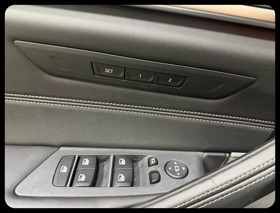 BMW 5-Series M550i xDrive 2021