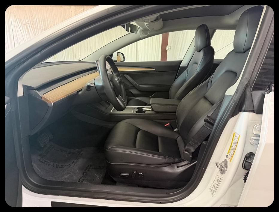 Tesla Model 3 photo 8
