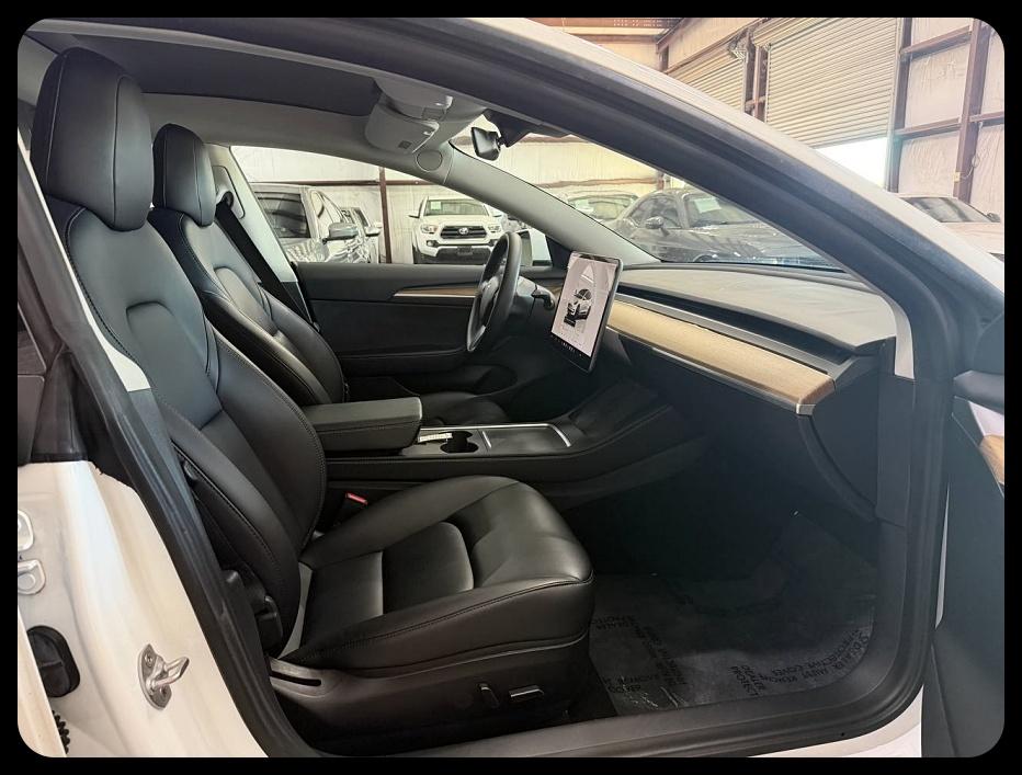 Tesla Model 3 photo 9