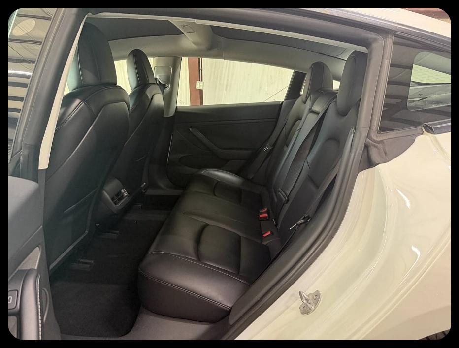 Tesla Model 3 photo 10