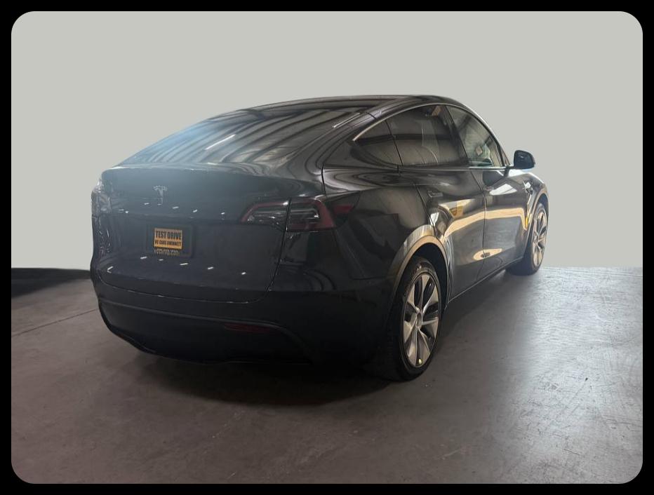 Tesla Model Y photo 5