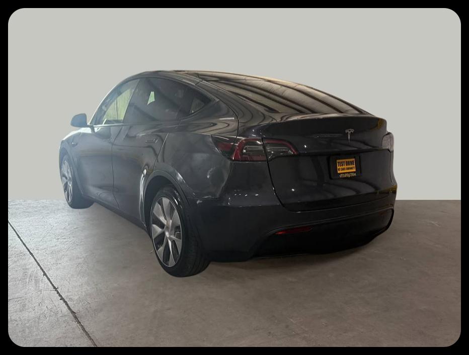 Tesla Model Y photo 7