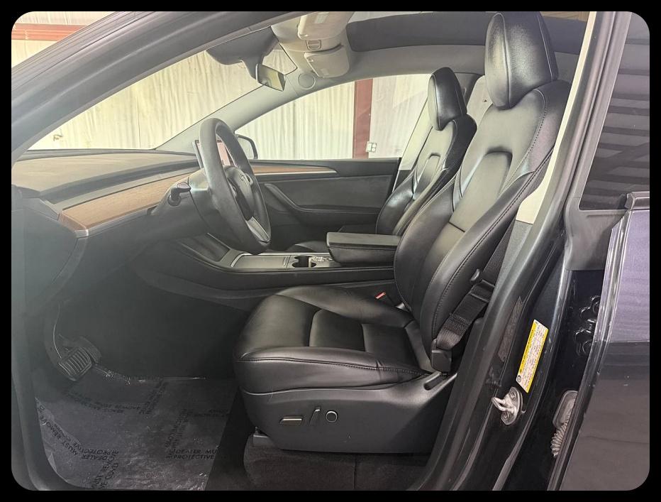 Tesla Model Y photo 8