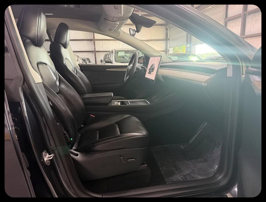 Tesla Model Y photo 9