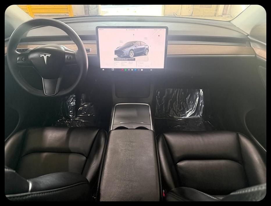 Tesla Model Y photo 12