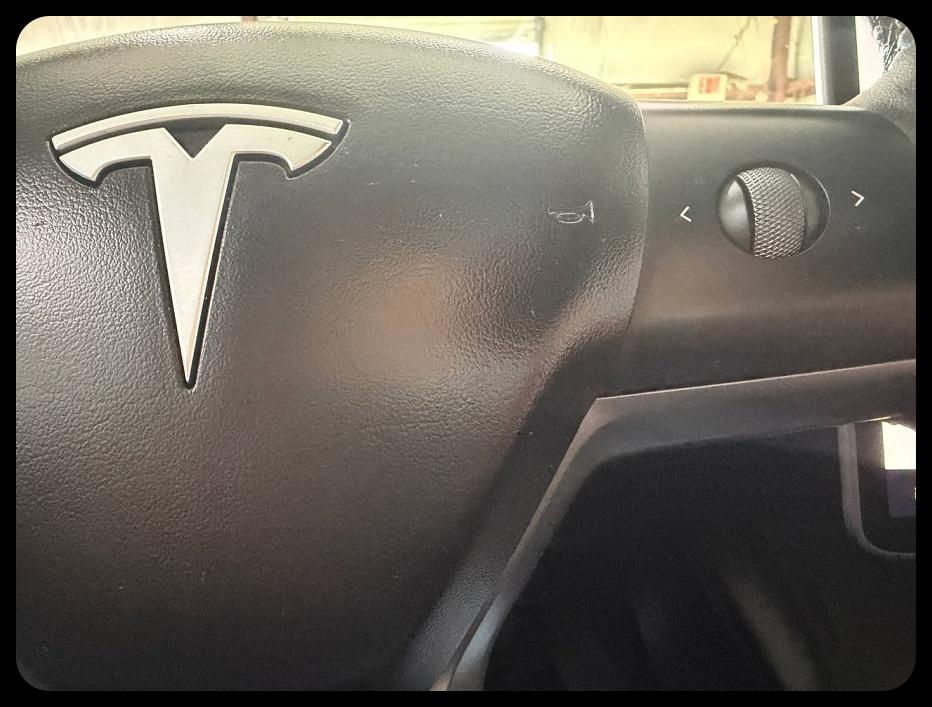 Tesla Model Y photo 17