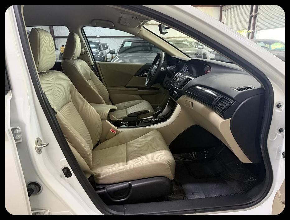 Honda Accord photo 9