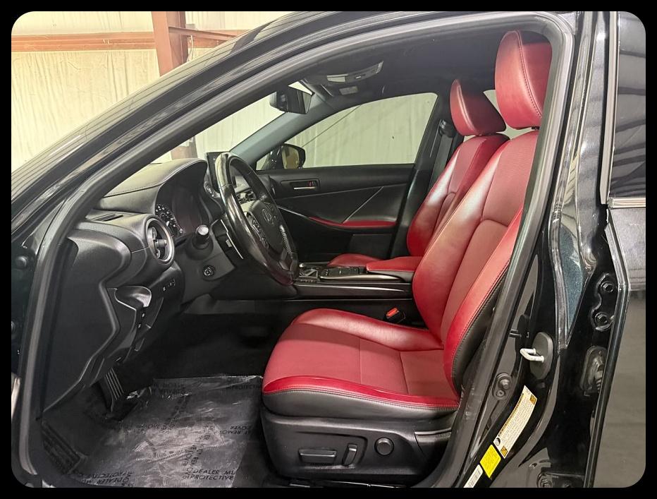 Lexus IS 300 RWD 2022