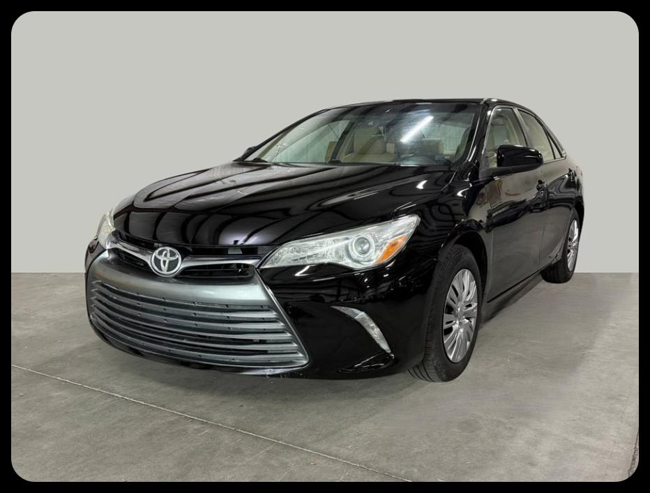 Toyota Camry photo 2