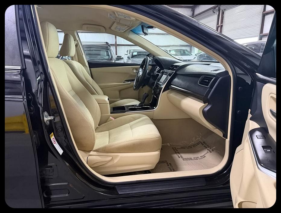 Toyota Camry photo 9