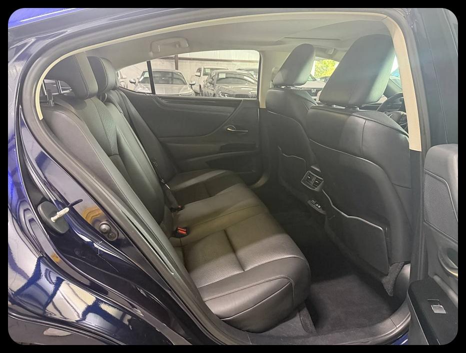 Lexus ES photo 11